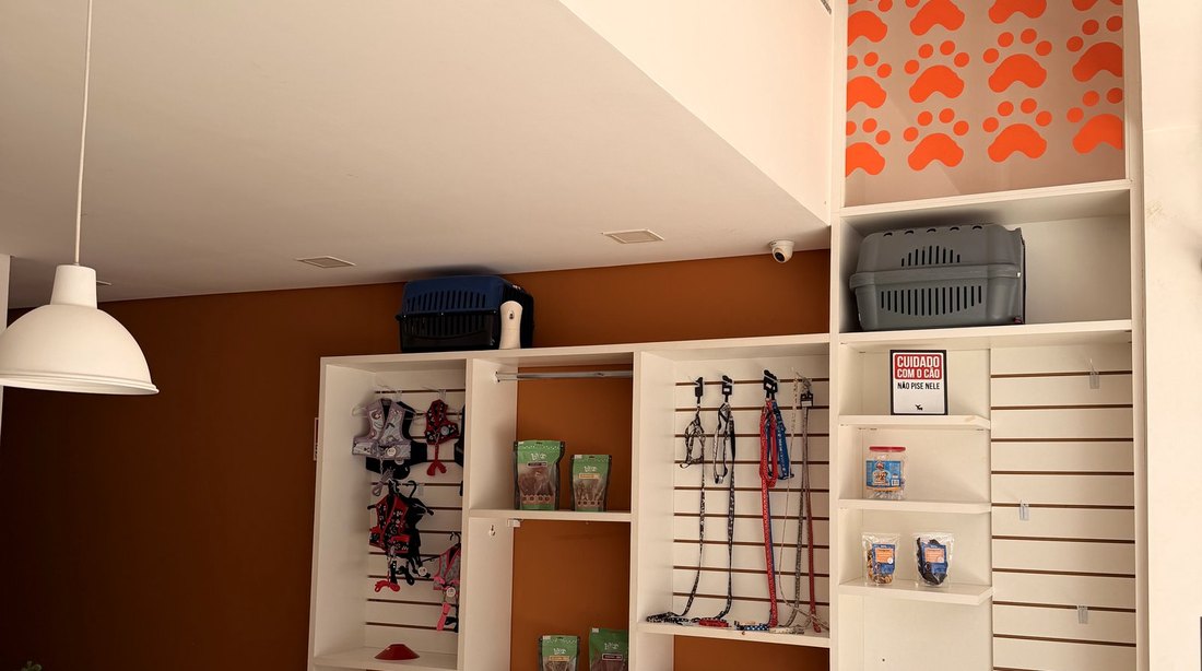 Loja da Cão em Companhia, com guias, peitorais e produtos para pets
